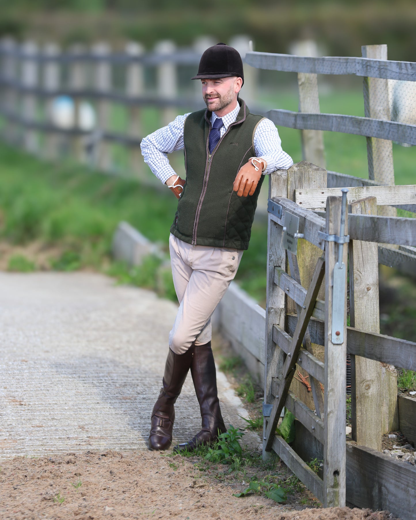 Model with Foxbury Heritage Tan Gloves with White Piping