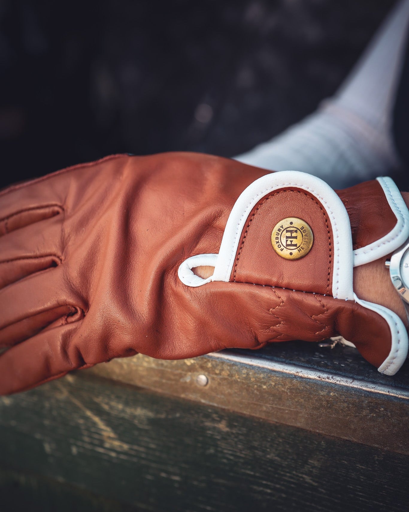 Foxbury Heritage Tan Gloves with White Piping
